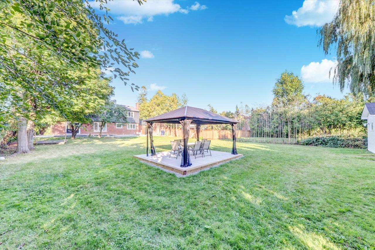 Stunning 7 Bedroom Rougeview Home With 2 Kitchens, 5 Bathrooms, Amazing Backyard & 8-Car Parking Toronto Exterior photo