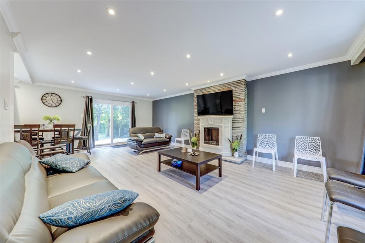 Stunning 7 Bedroom Rougeview Home With 2 Kitchens, 5 Bathrooms, Amazing Backyard & 8-Car Parking Toronto Exterior photo