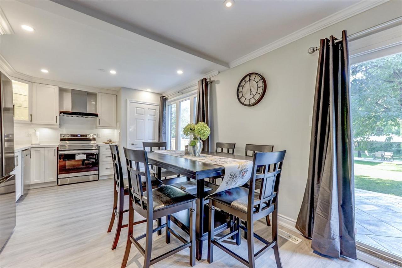 Stunning 7 Bedroom Rougeview Home With 2 Kitchens, 5 Bathrooms, Amazing Backyard & 8-Car Parking Toronto Exterior photo