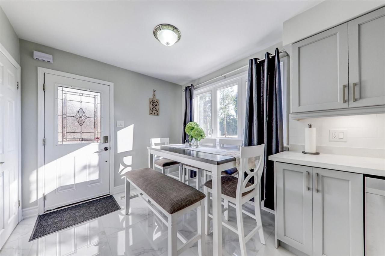 Stunning 7 Bedroom Rougeview Home With 2 Kitchens, 5 Bathrooms, Amazing Backyard & 8-Car Parking Toronto Exterior photo