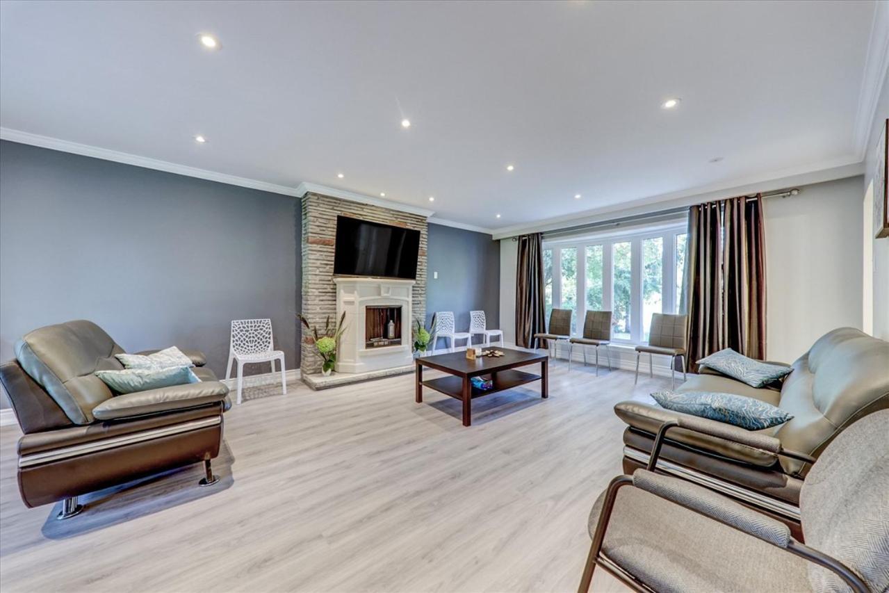 Stunning 7 Bedroom Rougeview Home With 2 Kitchens, 5 Bathrooms, Amazing Backyard & 8-Car Parking Toronto Exterior photo